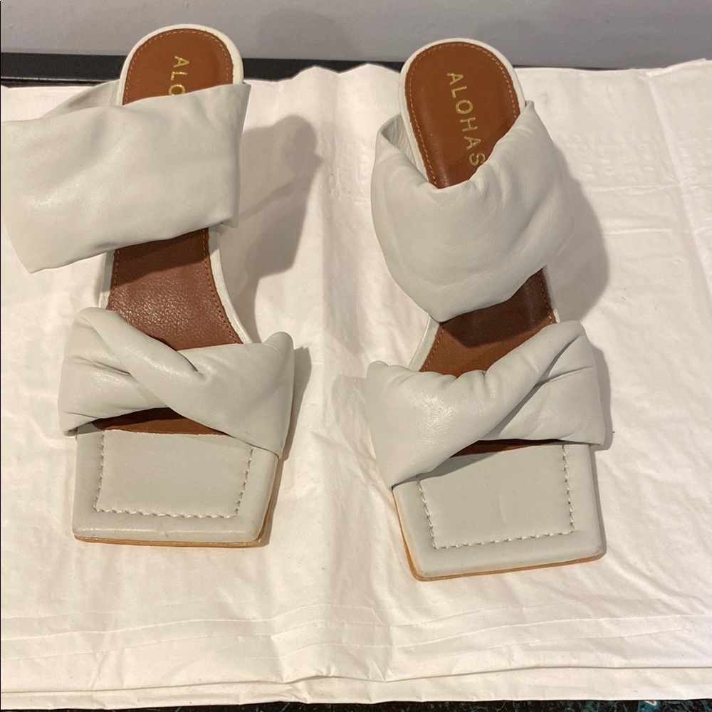 Alohas Women's White/ lite gray Sandals